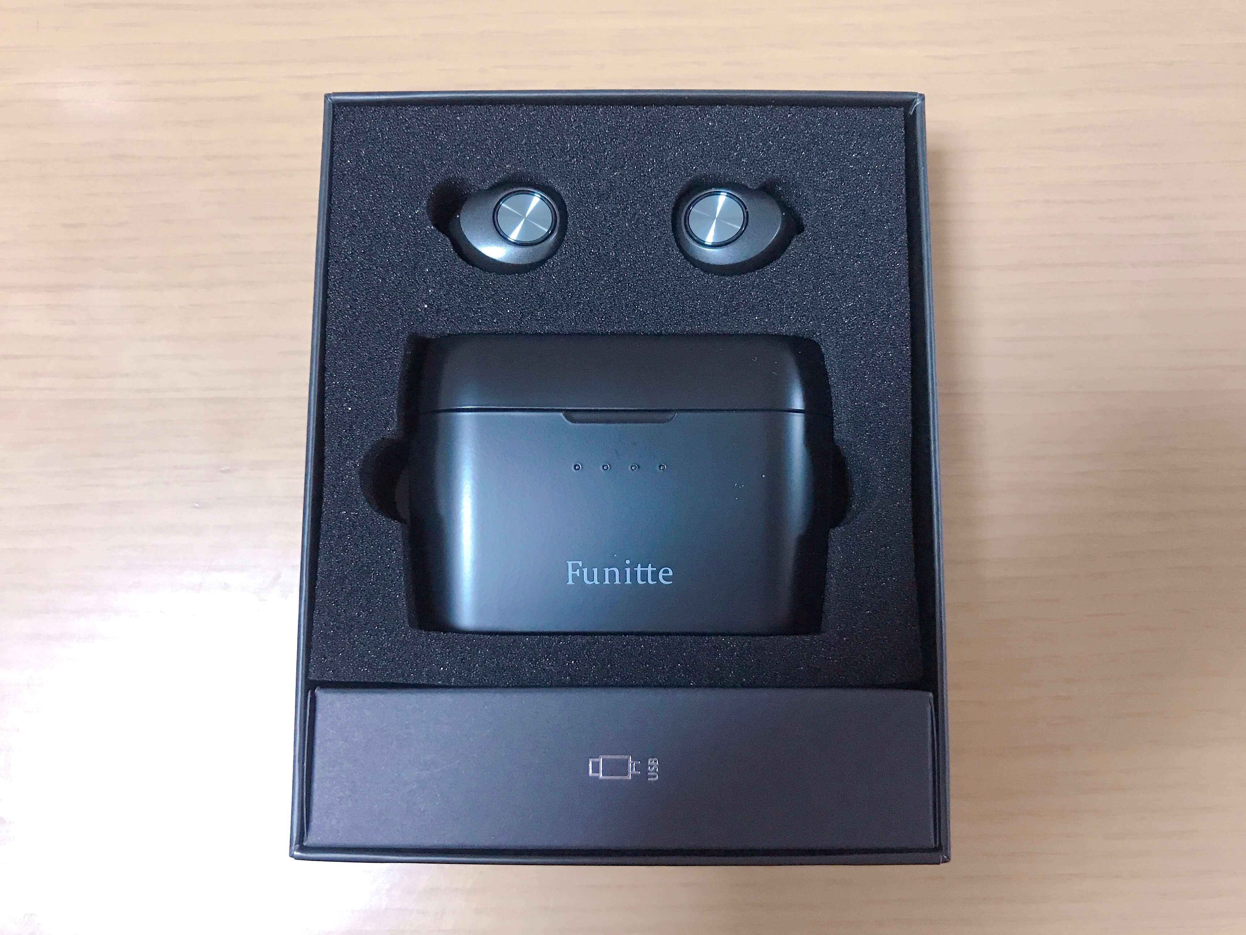 Funitteのワイヤレスイヤホンの外箱を開けた状態